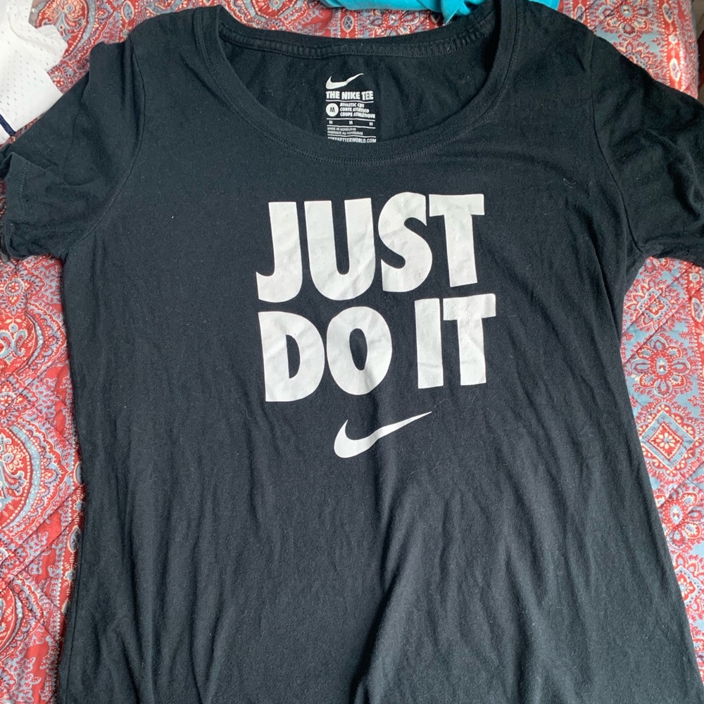 Nike Just DO it women’s tee size M